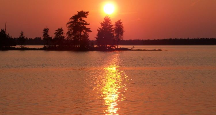 Rainy Lake Houseboats