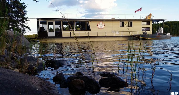 Lac Seul Floating Lodges